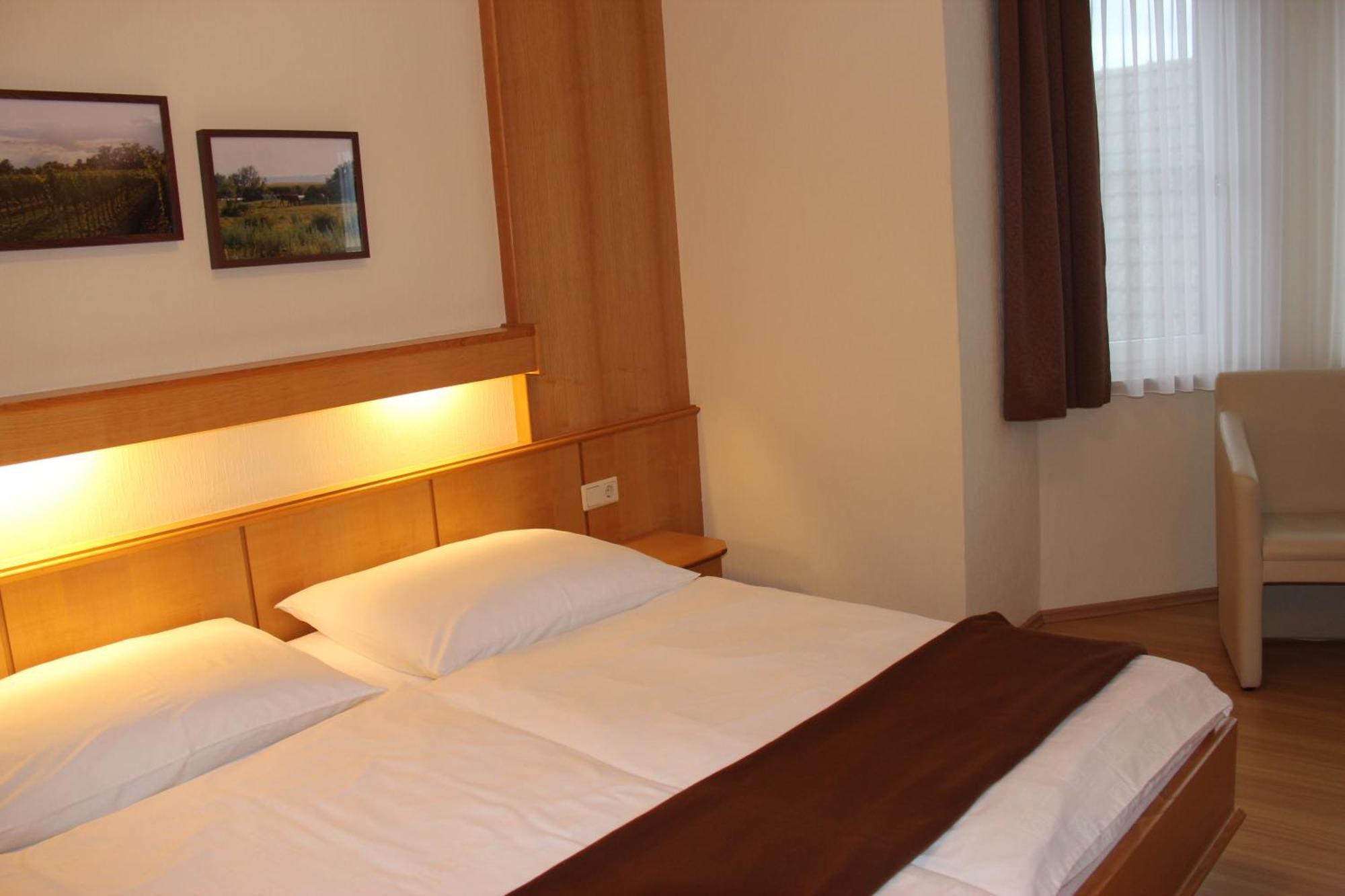 Haus Renee Bed and Breakfast Podersdorf am See Rum bild